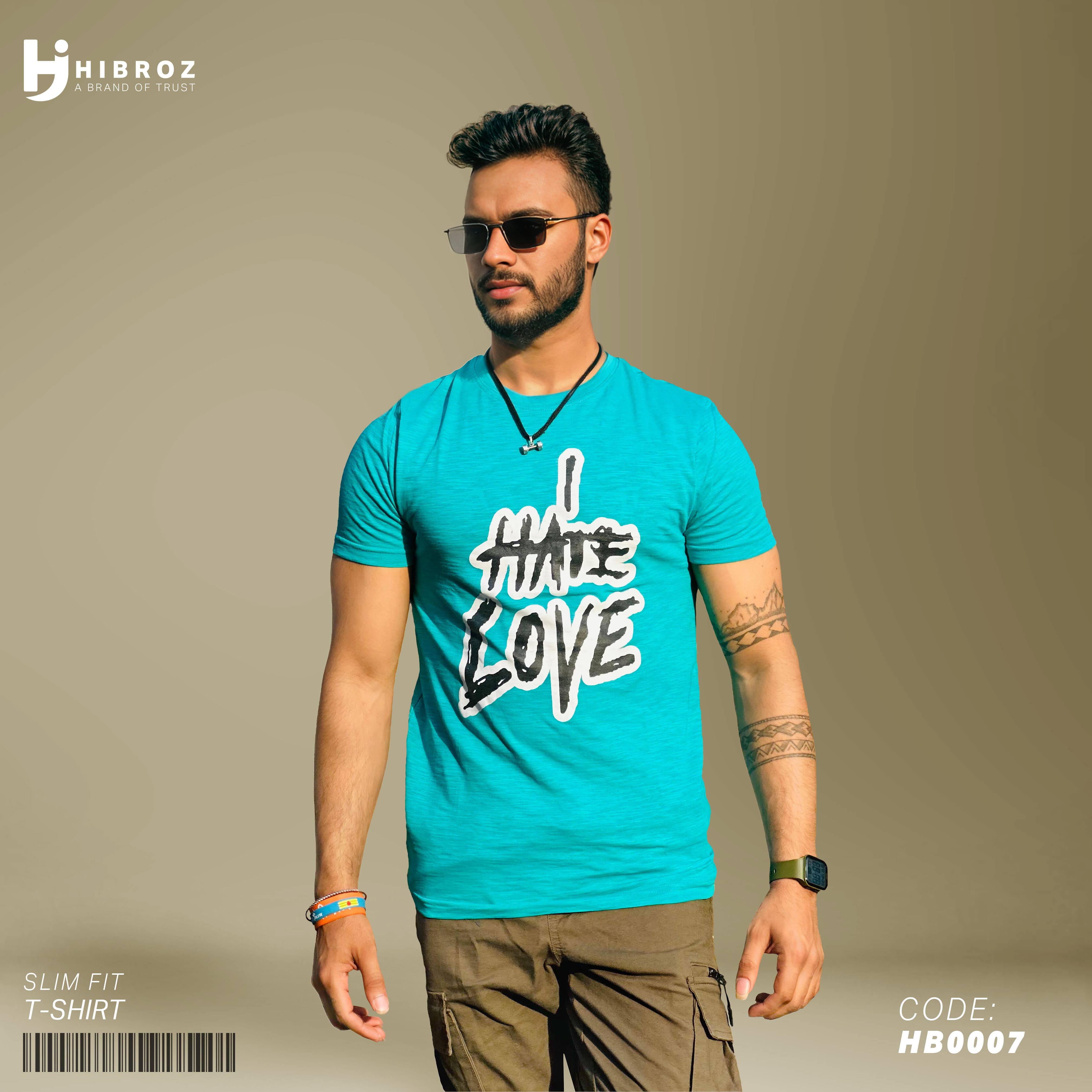 Slim-Fit Men's T-Shirt with Striking Chest Print